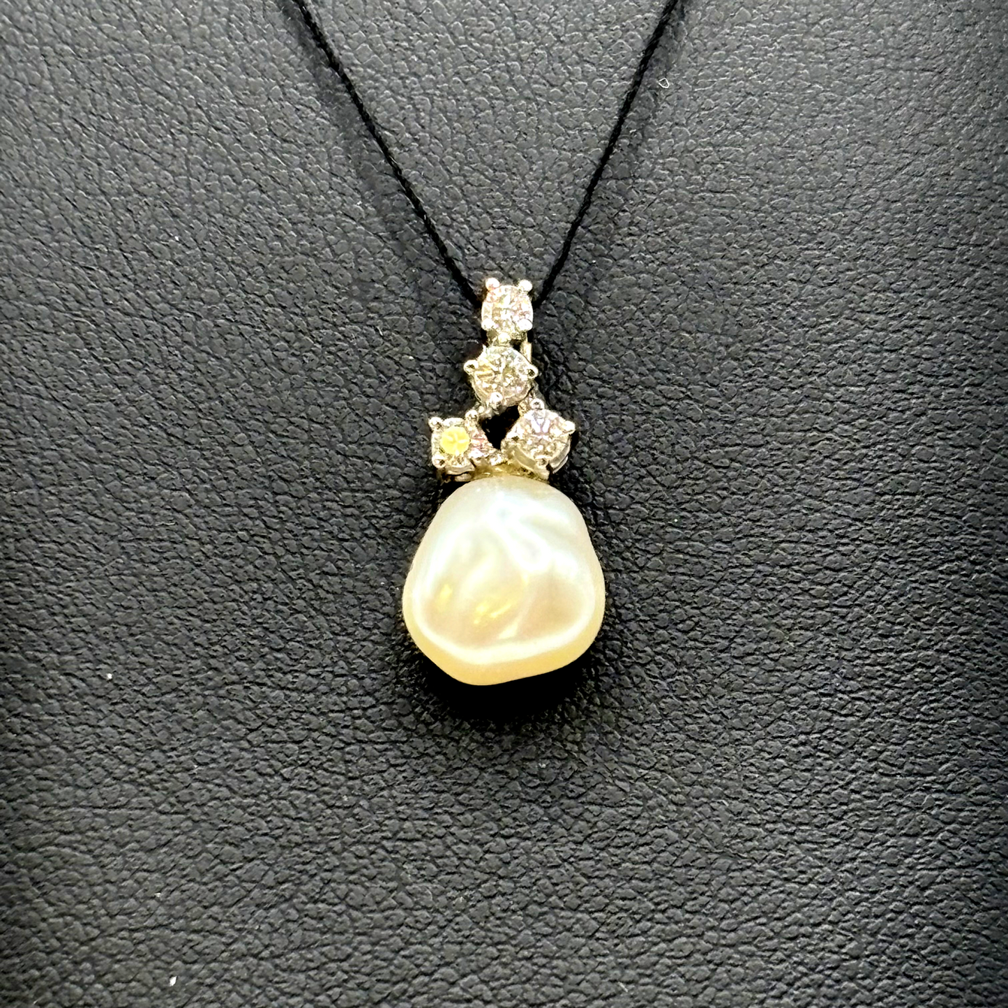 Anhänger Perle Weißgold 708 / 17kt Diamanten