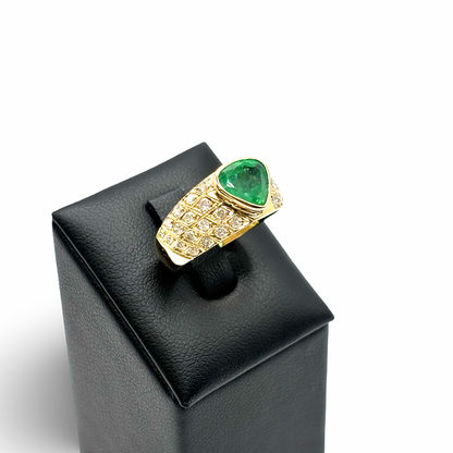 Ring Gelbgold 667/ 16kt Smaragd Diamanten