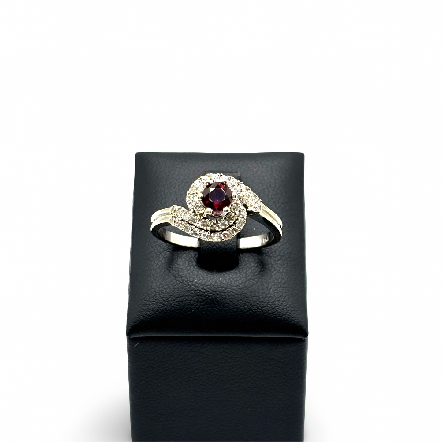 Ring Weißgold 750 / 18kt Rubin Diamanten