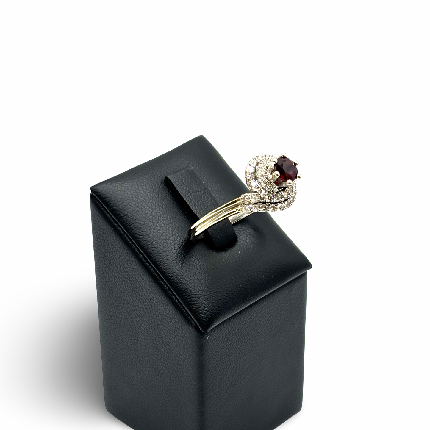 Ring Weißgold 750 / 18kt Rubin Diamanten