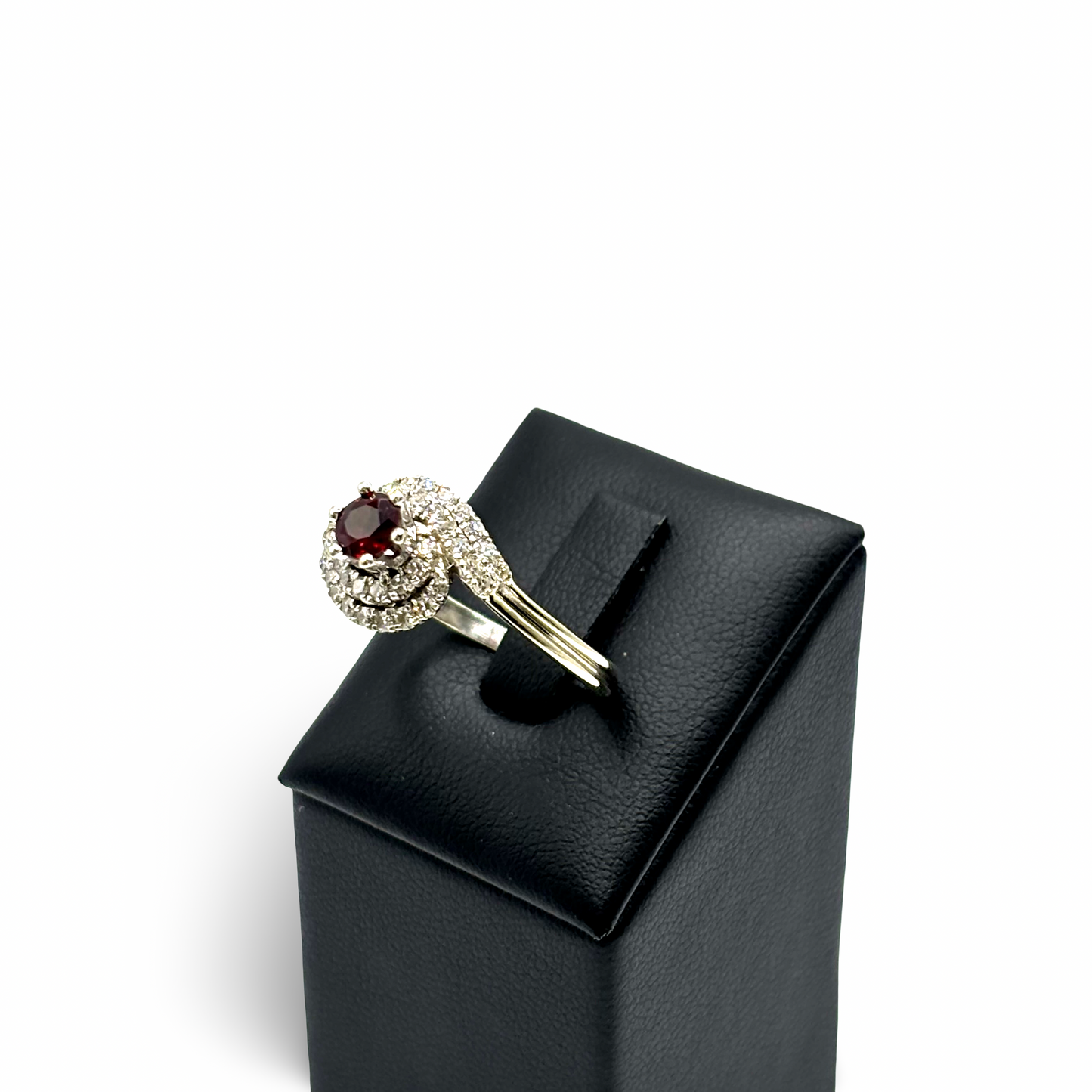 Ring Weißgold 750 / 18kt Rubin Diamanten