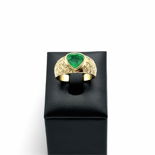 Ring Gelbgold 667/ 16kt Smaragd Diamanten